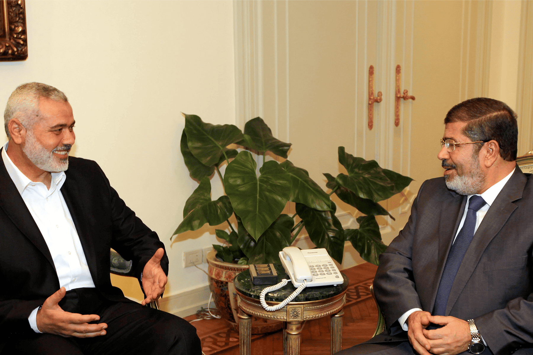 حماس تُعبر عن غضبها من القرار المصري بتدمير الأنفاق الواصلة لقطاع غزة حماس والرئيس المصري watanserb.com