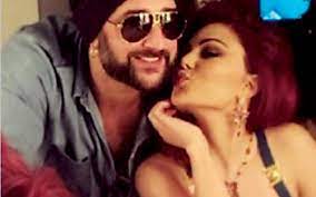 المغنية هيفاء وهبي اللبنانية ومصورها في جلسة ساخنة المغنية هيفاء وهبي اللبنانية watanserb.com