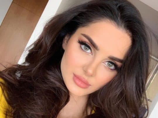 عارضة الأزياء الإيرانية watanserb.com