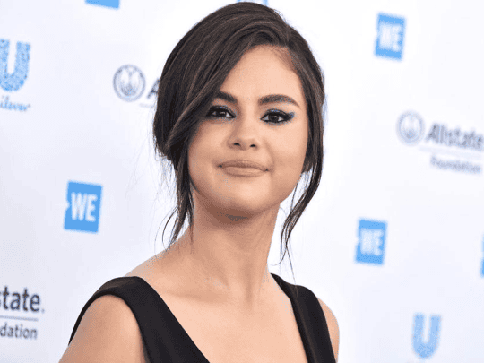 سيلينا غوميز بالحجاب watanserb.com