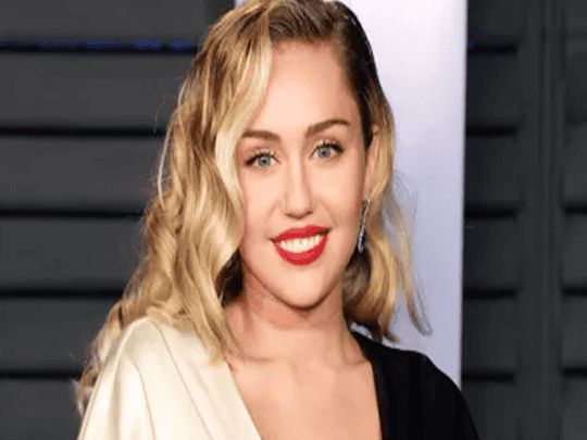 مايلي سايريس تتعاطى المخدرات وتثير الجدل مايلي سايريس تتعاطى المخدرات watanserb.com