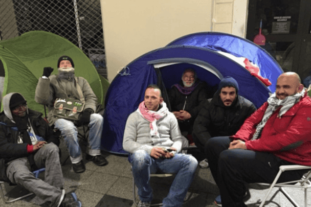 فرنسيون يضربون عن الطعام في نيس احتجاجًا على احتجاز مساعدات غزة للأطفال الفلسطينيين فرنسيين يضربون عن الطعام watanserb.com