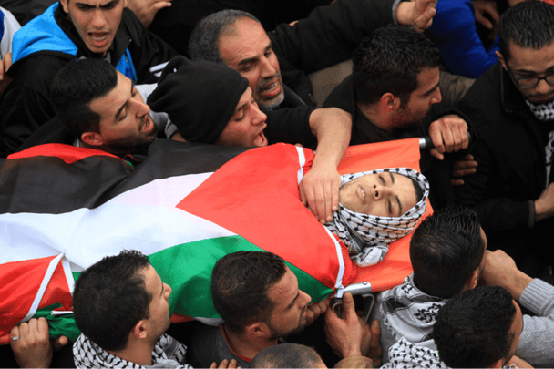 رصاص وغضب فلسطيني في وداع الشهيد الجعفري وداع الشهيد الجعفري watanserb.com