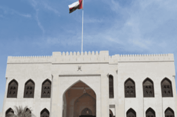 سلطنة عُمان تحذّر طلبتها watanserb.com