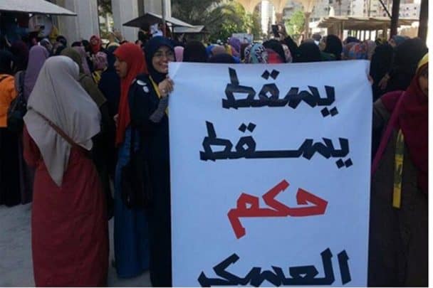 رجال السيسي يطالبونه بتحمل مسؤولية نتائج حكم العسكر وتأثيره على المواطن المصري يسقط حكم العسكر watanserb.com