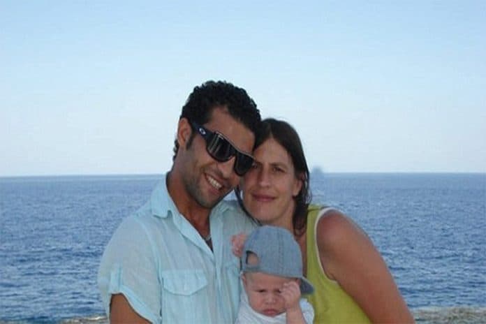 أم بريطانية تنتحر بعد مقتل طفلها إثر اكتشافها خيانة زوجها المصري وعائلته الثانية انتحار أم بريطانية watanserb.com