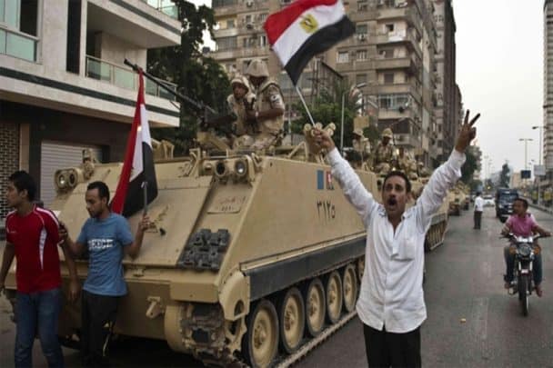 الإنقلاب العسكري في مصر: استغلال مشاعر الفقد بين النائحات الثكلى والمستأجرة الإنقلاب العسكري في مصر watanserb.com