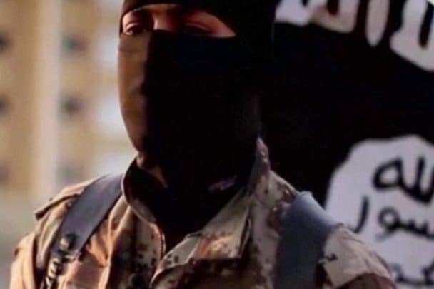 داعش يلاحق ثلاث بريطانيات هربن من الموصل بعد زواجهن من عناصره الإرهابية هروب فتيات بريطانيات من داعش watanserb.com