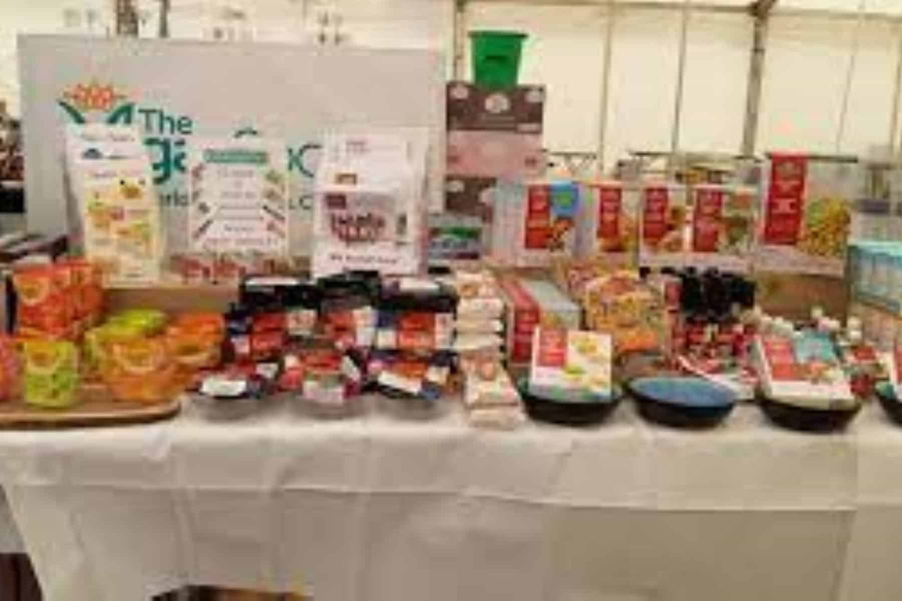 عامل يطهو زميله حيا مع 5 أطنان من التونة التونة watanserb.com