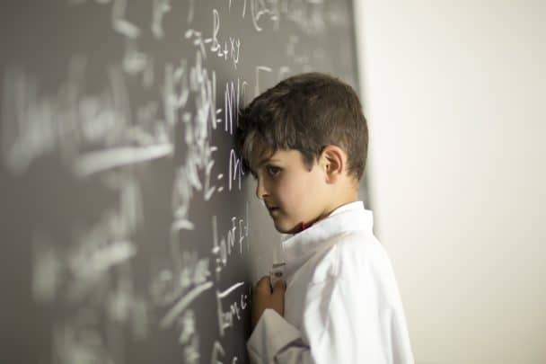 مدرّس مصري ضرب تلميذه حتى الموت بسبب الواجب المدرسي! الخوف والذعر لدى التلاميذ watanserb.com