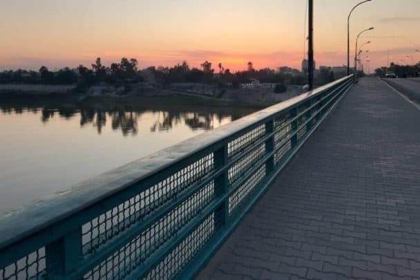 الانتحار من فوق الجسر watanserb.com