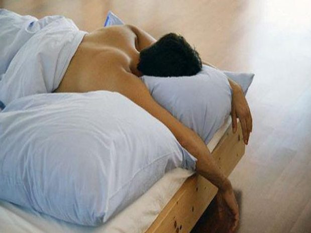 احذر .. العادة السرية والأفلام الإباحية تدمر حياتك العادة السرية والأفلام الإباحية watanserb.com