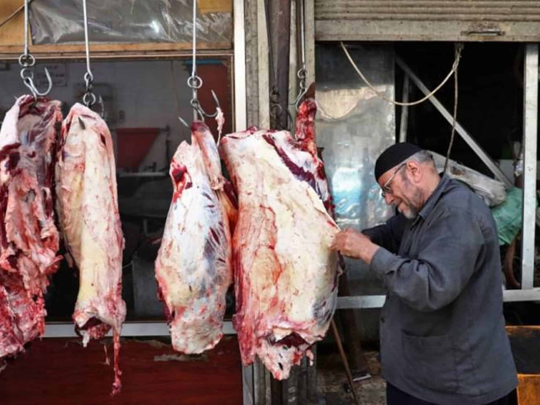 بعد فضيحة (لحم الحمير).. (هيئة سلامة الغذاء) للمصريين: ( ما تخافوش مش هتنهقوا) !! فضيحة لحم الحمير watanserb.com