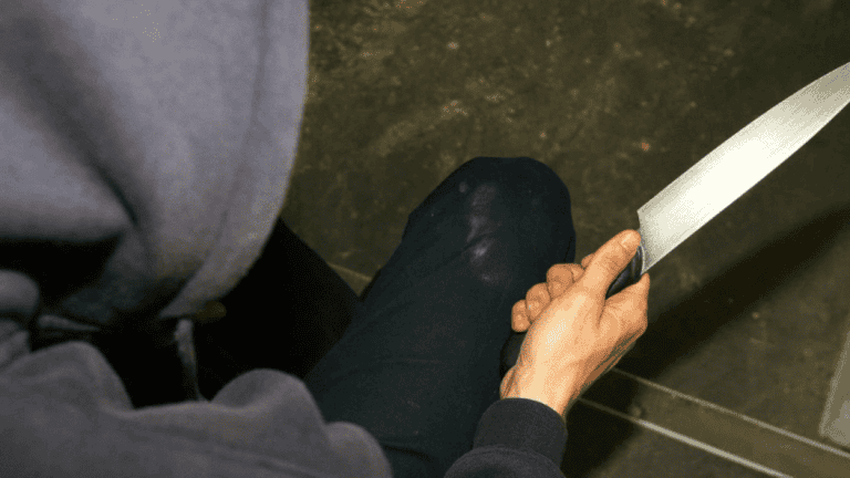 السعودية .. شاب (يقتل والديه) بآلة حادة ! watanserb.com