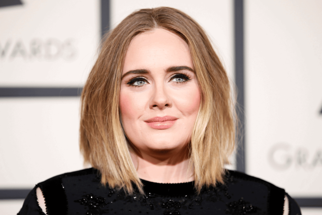 أديل تحقق نجاحاً ساحقاً بألبومها الثالث وتؤدي عرضاً مبهرًا في برنامج تونايت شو أديل التي دوخت العالم watanserb.com