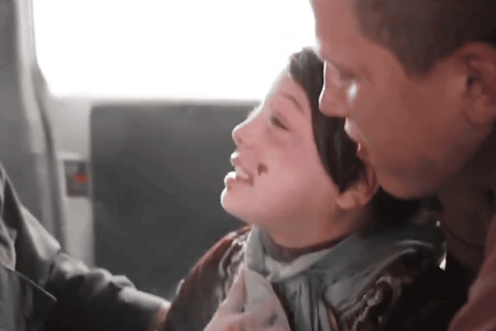 طفلة سورية خرجت من تحت الانقاض watanserb.com