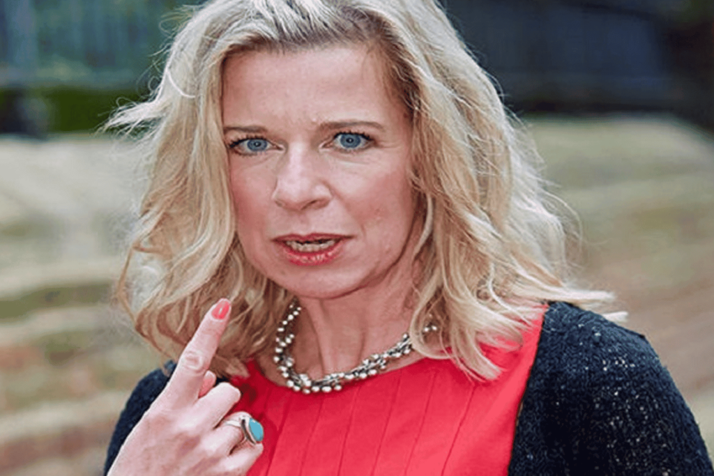 مقاطعة محاضرة لصحفية watanserb.com