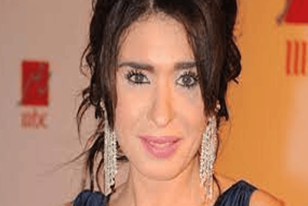 دعم السياحة في مصر بالمايوه يثير جدلًا واسعًا بين الفنانين ونشطاء التواصل الاجتماعي بالمايوه تنتصر مصر watanserb.com