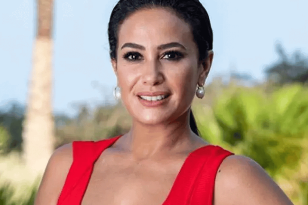 هند صبري تصدم جمهورها بتعري كتفها خلال لقاء مباشر على الهواء في برنامج تلفزيوني هند صبري تعري جسدها watanserb.com