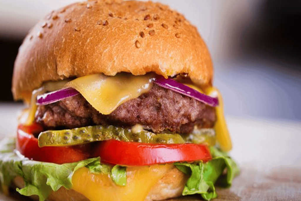 أضرار الوجبات السريعة: 5 أسباب قوية تدفعك للاقتلاع عنها وتحسين صحتك الامتناع عن تناول الوجبات السريعة watanserb.com