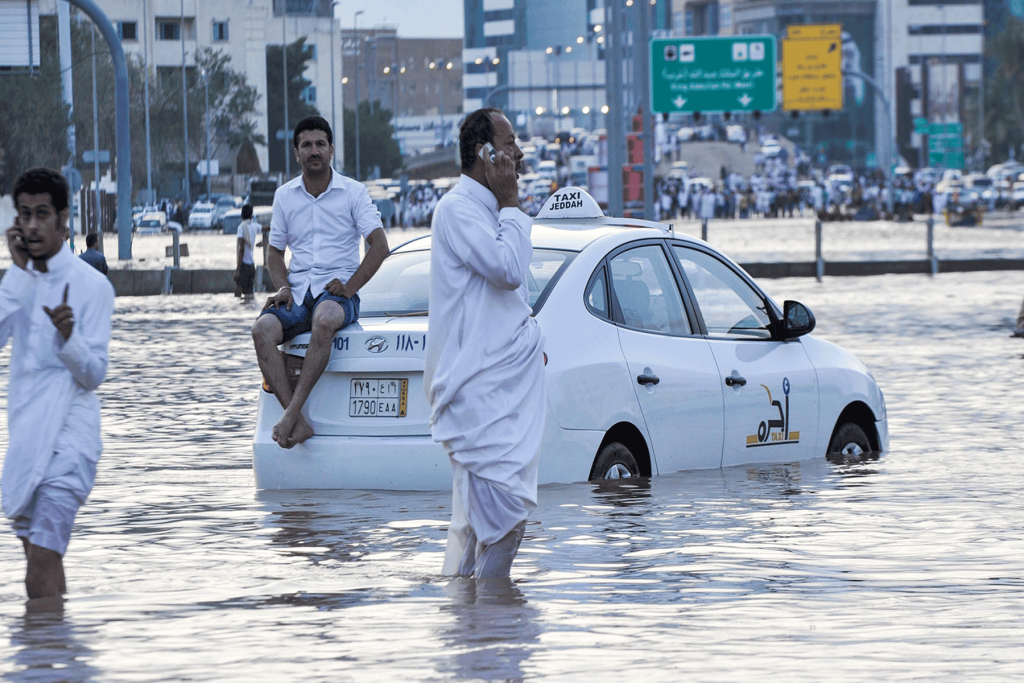 شوارع جدة تغرق watanserb.com