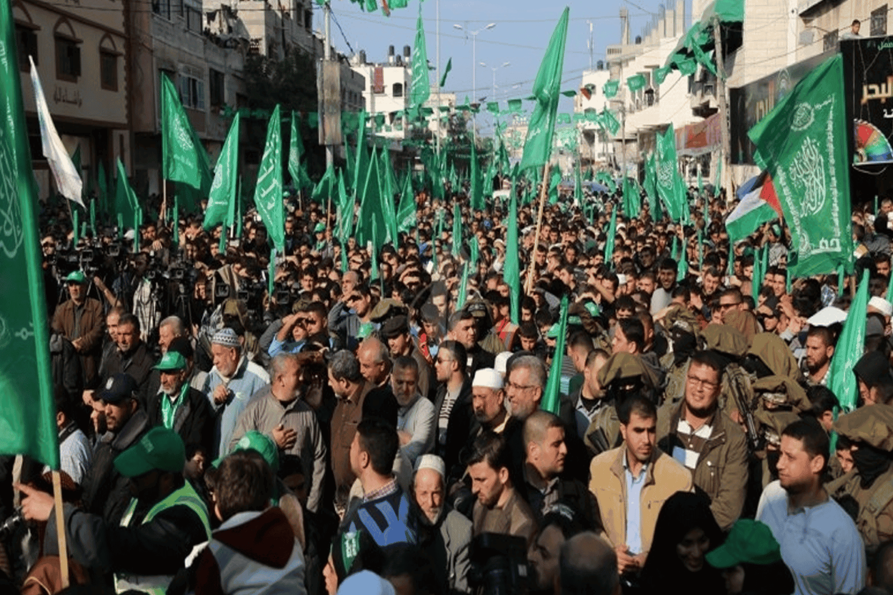 حماس تفتح أبواب غزة لسلام فياض في زيارة تاريخية لتعزيز الحوار الفلسطيني وإنهاء الانقسام حماس التغيير ومغزاه watanserb.com