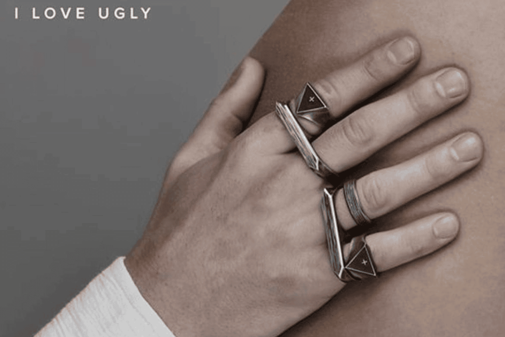 المرأة أداة جنسية watanserb.com