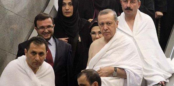 أردوغان يؤدي العمرة ويدخل الكعبة المشرّفة خلال زيارته إلى السعودية اردوغان watanserb.com