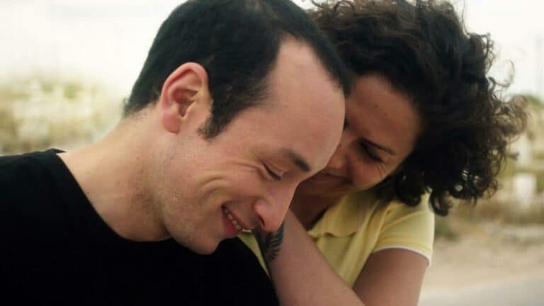 الفيلم التونسي نحبك هادي يثير جدلاً بمشاهد جريئة ويتنافس على جائزة مهرجان برلين الفيلم التونسي نحبك هادي watanserb.com