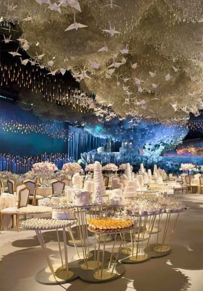 زفاف ابنة حاكم دبي في قاعة فاخرة مصممة بتصميم خيالي وأضواء ساحرة زفاف ابنة حاكم دبي watanserb.com