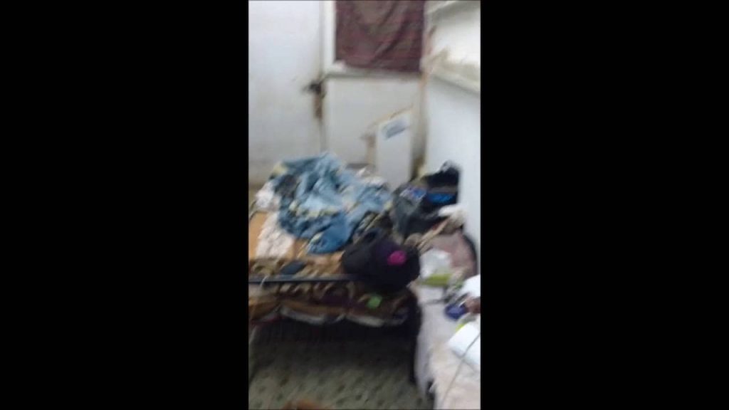 قاضي سعودي يمنع مواطنا من الصلاة في المسجد بعد انتقاده الإهمال فيه