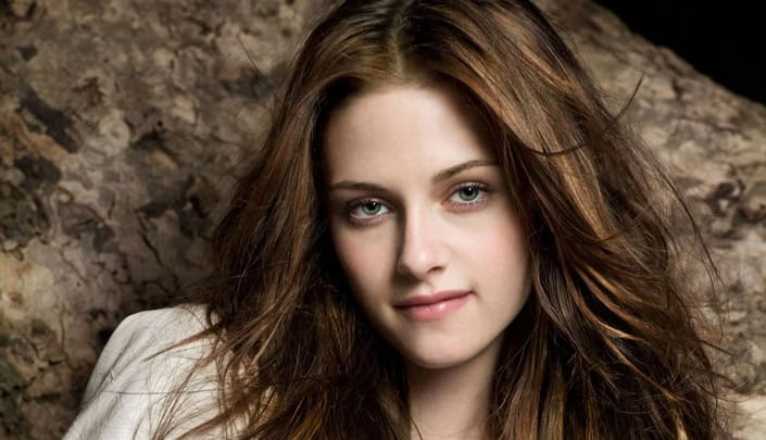 الممثلة كريستين ستيوارت تكشف مثليتها: “أنا مغرمة بصديقتي” | القصة الكاملة الممثلة كريستين ستيوارت