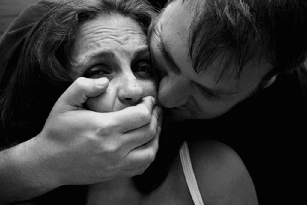 الشرطة المغربية تلقي القبض على مغربي اغتصب 40 امرأة وصورهن في وضعيات مخلة بالأخلاق مغربي اغتصب 40 امرأة watanserb.com