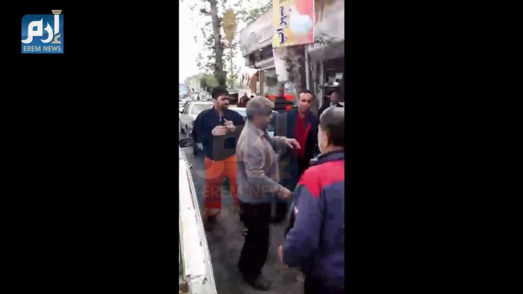 عامل ببلدية إيرانية ينهال ضرباً على بائعة خضار ويسحلها في الشارع العام! | القصة الكاملة عامل ببلدية إيرانية ينهال ضرباً على بائعة خضار