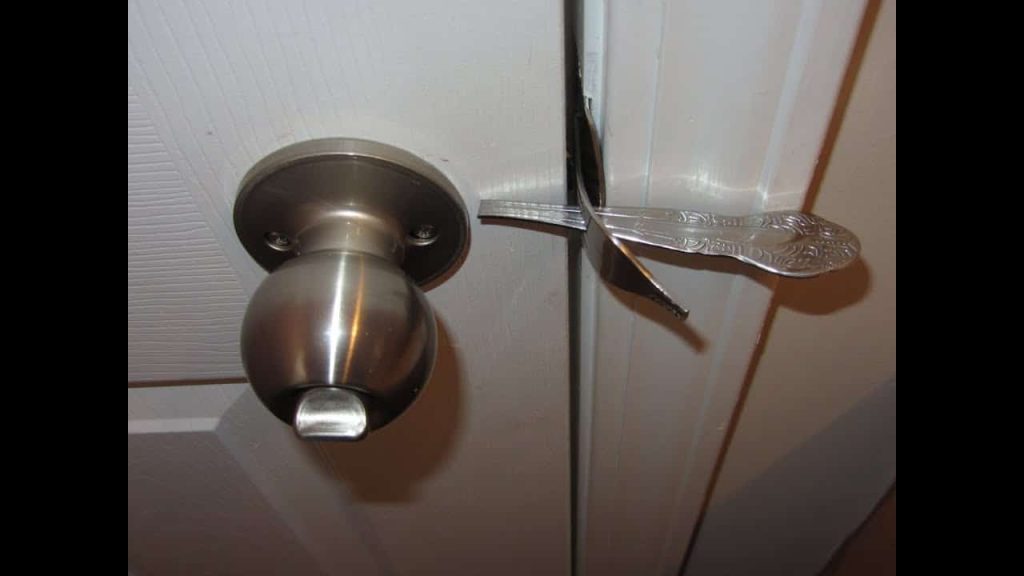 أغرب طريقة لحماية منزلك من السرقة