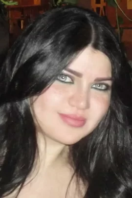 الكاتبة الصحفية والفنانة التشكيلية المصرية، ياسمين الخطيب watanserb.com