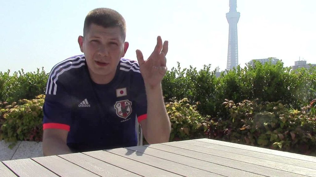 شاب بوسني يتحدث 56 لغة بطلاقة ويكشف عن شغفه المدهش بتعلم اللغات منذ الطفولة يملك محمد ميسيتش (32 عاماً) شغفاً كبيراً باللغات منذ الطفولة