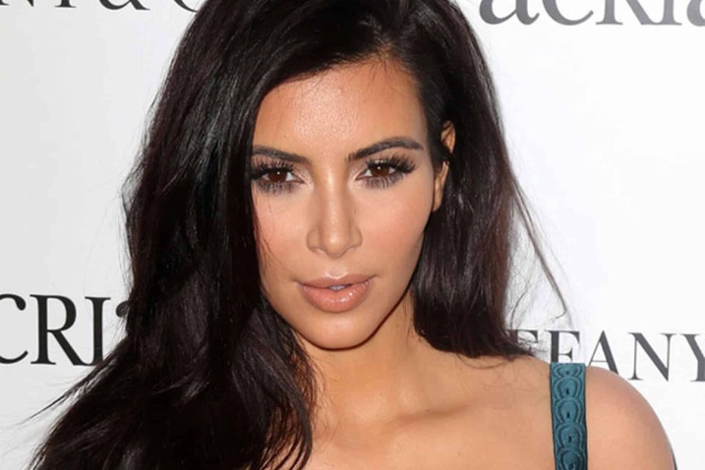 السطو على كيم كارداشيان watanserb.com