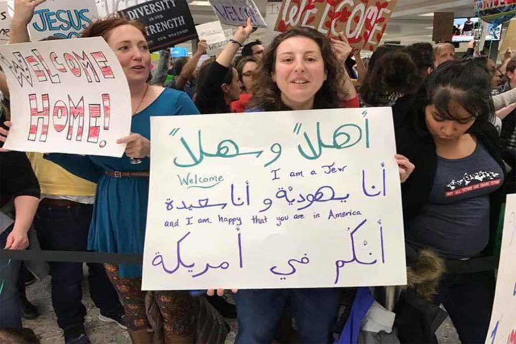 يهود أمريكيون يقفون إلى جانب المسلمين بعد قرارات ترامب | القصة الكاملة يهود أمريكيون watanserb.com