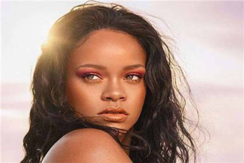 موقف النجمة العالمية ريهانا بعد قرارات ترامب ضد المسلمين | القصة الكاملة النجمة العالمية ريهانا watanserb.com