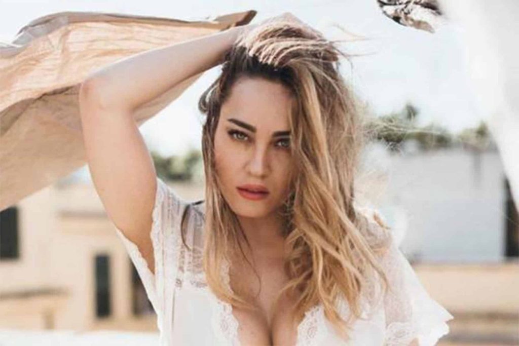 العارضة باولا ساولينو watanserb.com