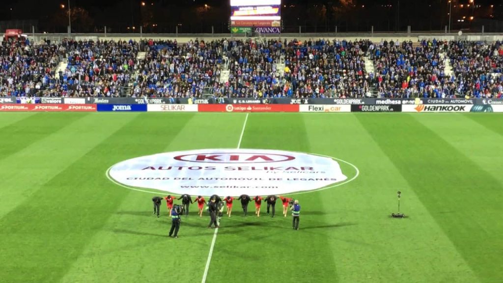 دبكة أردنية تنثر البهجة في ملعب دي بوتاركي قبل لقاء ريال مدريد وليغانيس دبكة أردنية تشعل مدرجات دي بوتاركي