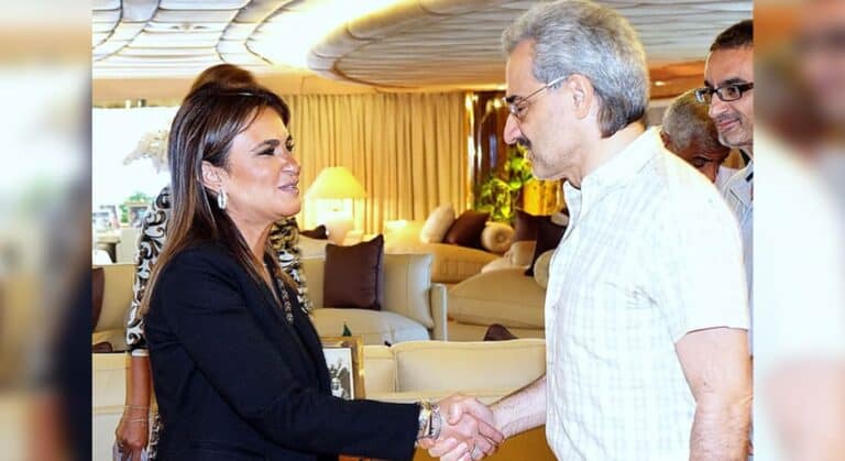 وزيرة الاستثمار المصرية ترتدي الحجاب خلال زيارة للسعودية وتظهر في موقف محرج مع الوليد بن طلال وزيرة الاستثمار والتعاون الدولي المصرية، سحر نصر والوليد بن طلال watanserb.com