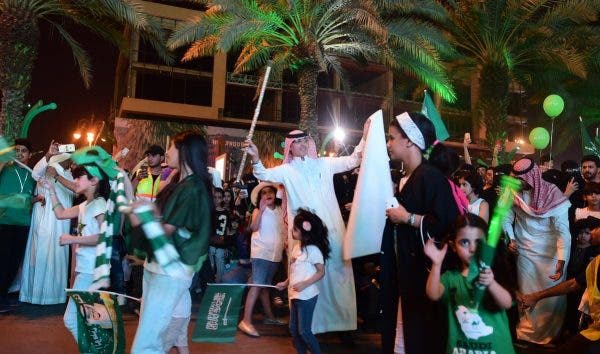 سعوديون يحتفلون بعيدهم الوطني بـ”الاعتداء” على المقيمين: “ما حدا قال لهم يأتوا عندنا”! | القصة الكاملة احتفال اليوم الوطني السعودي watanserb.com