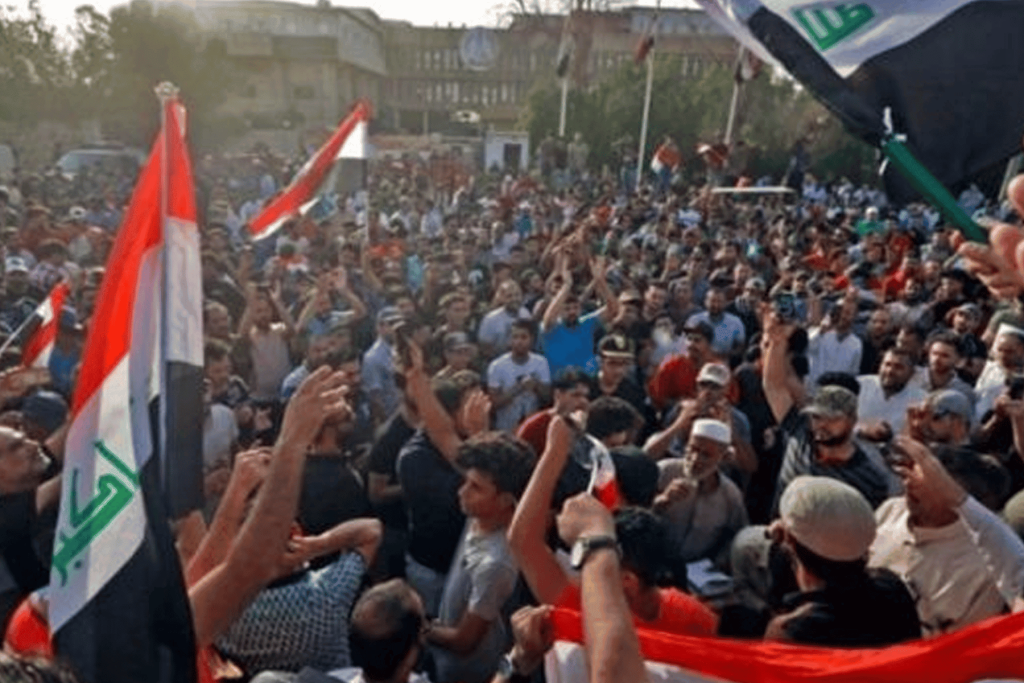 المتظاهرون في البصرة watanserb.com