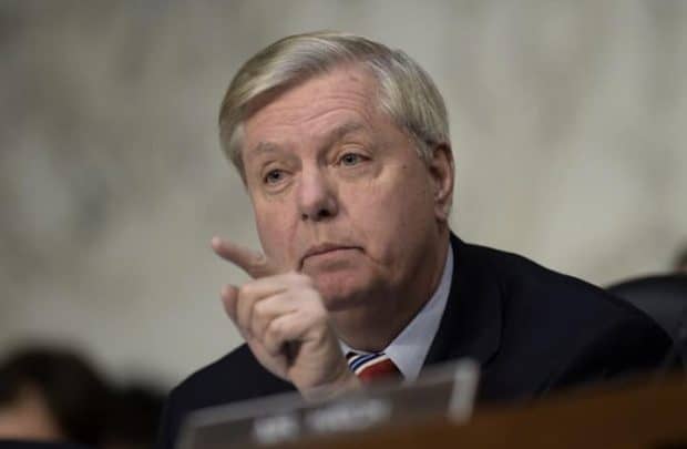 سيناتور أمريكي: لن أتعامل مع السعودية ولن أدخلها ما دام هذا الصبي على رأسها | القصة الكاملة ليندسي غراهام watanserb.com