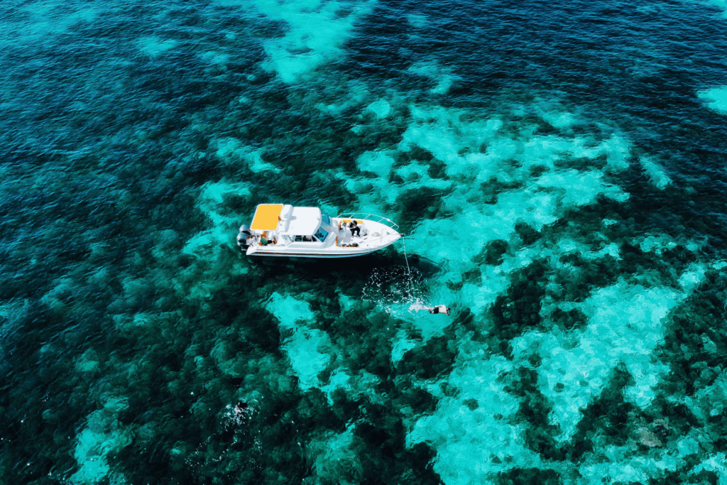 ليست “المالديف” ولا جزر “البهاما”.. لن تصدق أن هذه المشاهد التُقطت في سلطنة عُمان | القصة الكاملة جزر الديمانيات والطبيعة watanserb.com