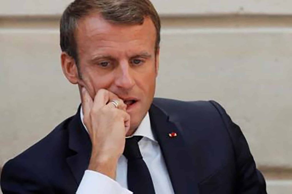 ماكرون والمظاهرات watanserb.com