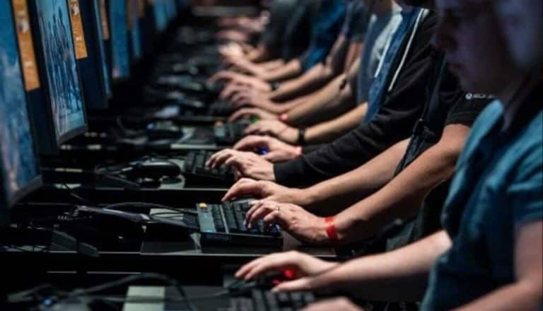 الذباب الالكتروني watanserb.com