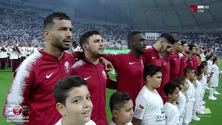 مشهد جلط “شيطان العرب”.. النشيد الوطني القطري يصدح في سماء أبوظبي والفوز للدوحة | القصة الكاملة النشيد القطري watanserb.com